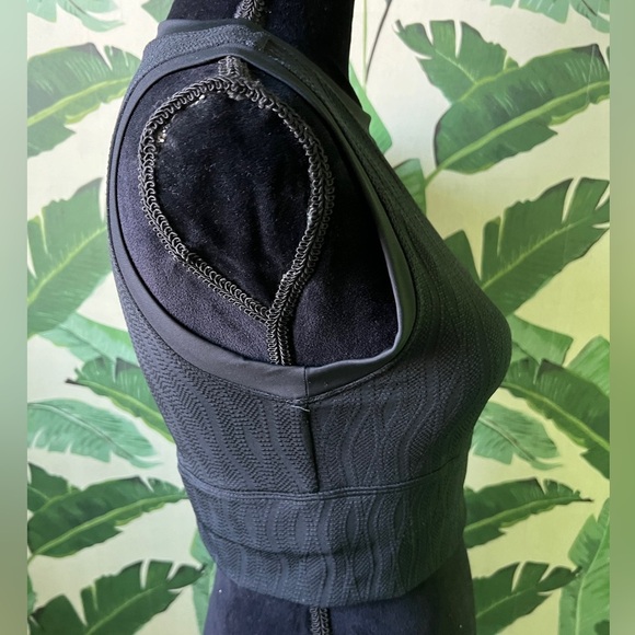 Sage Collective Black sleeveless cropped tank athletic top Size M - Picture 4 of 5